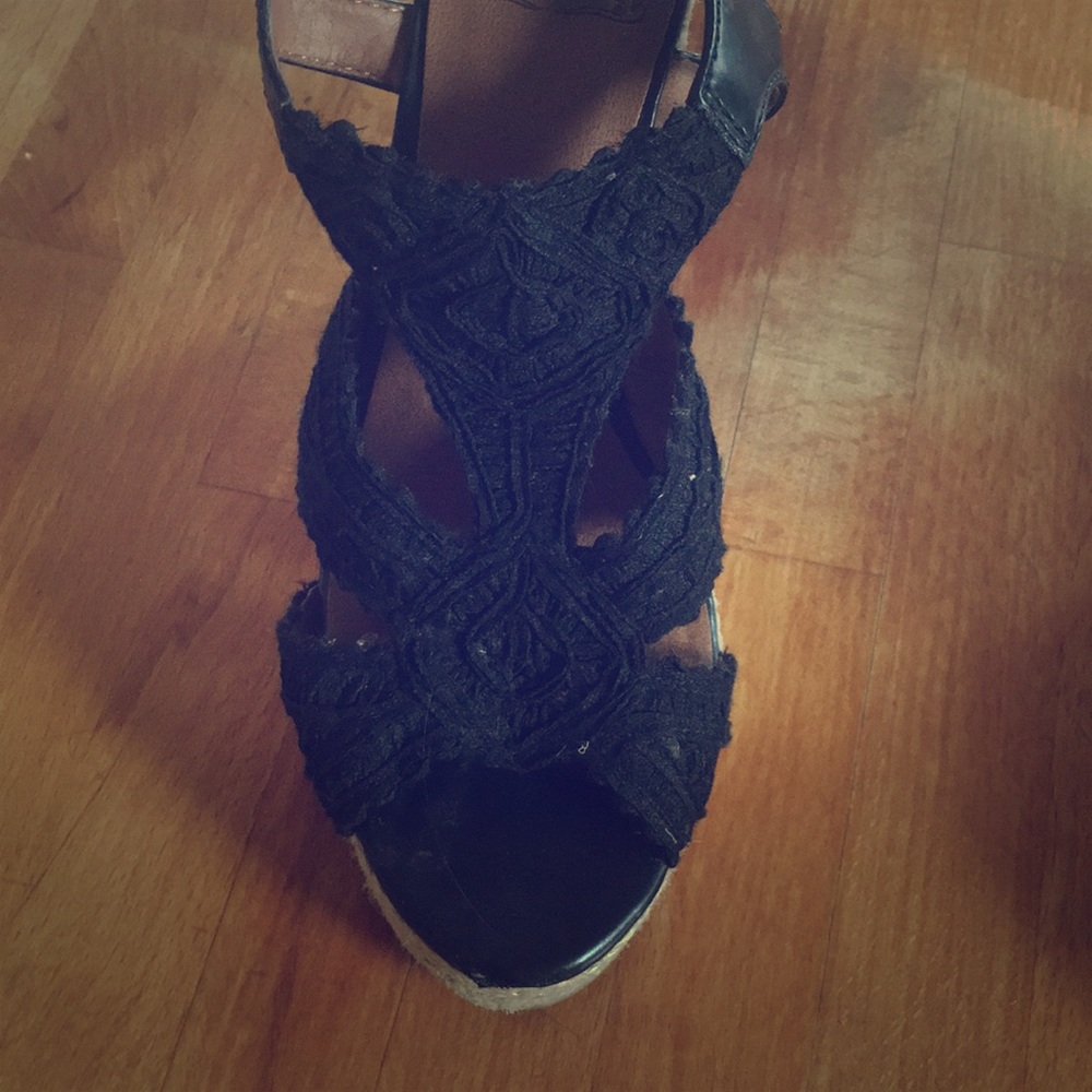Lucky black wedges